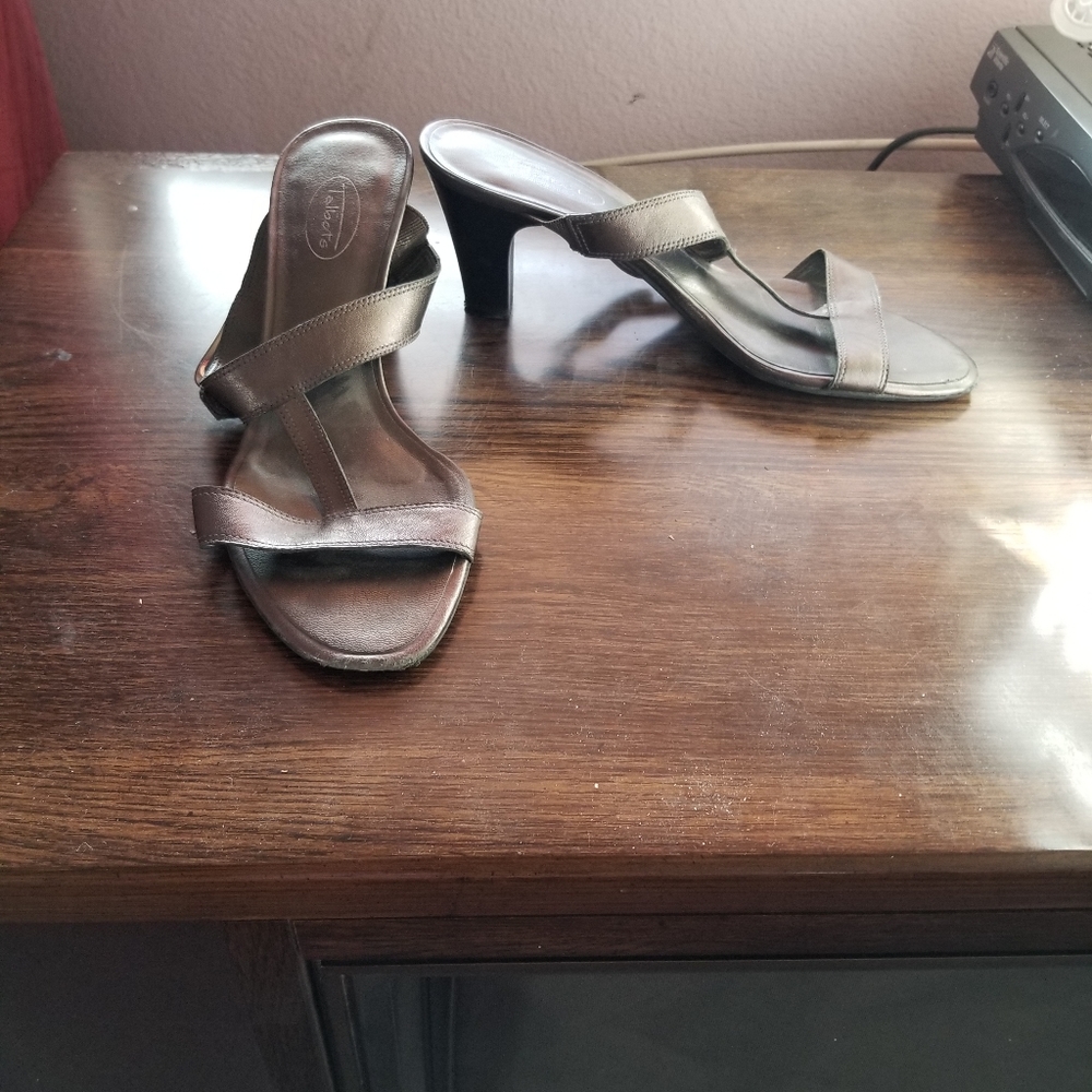 Shoe
